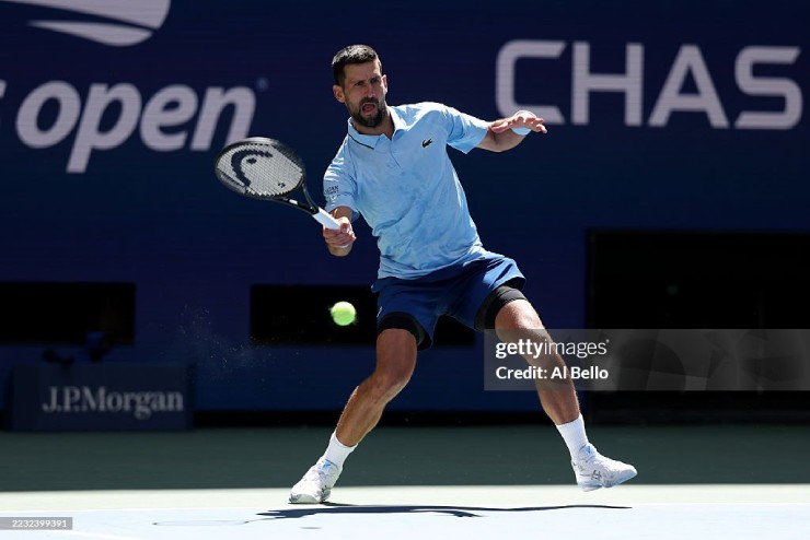 Djokovic ngược dòng đánh bại Svajda