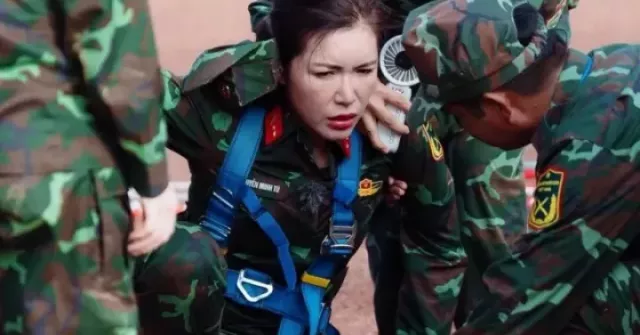 Minh Tú đứt dây chằng gối