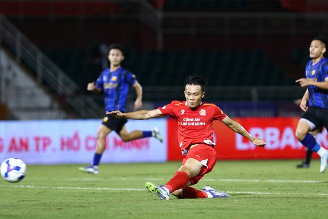 Trực tiếp bóng đá Công an TP.HCM - HAGL: Bỏ lỡ cơ hội gỡ hòa (V-League) (Hết giờ) - 2