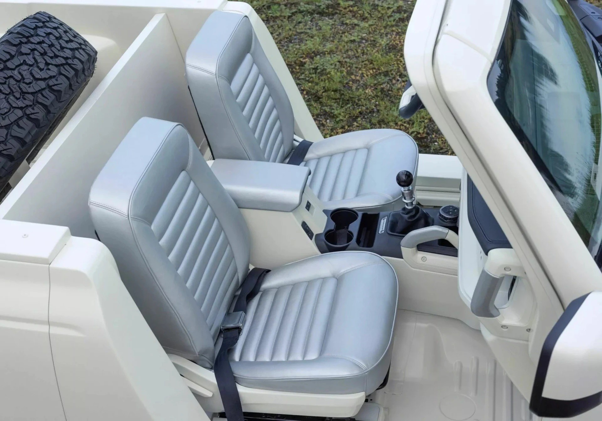 Ford Bronco được làm lại theo phong cách hoài cổ - 10