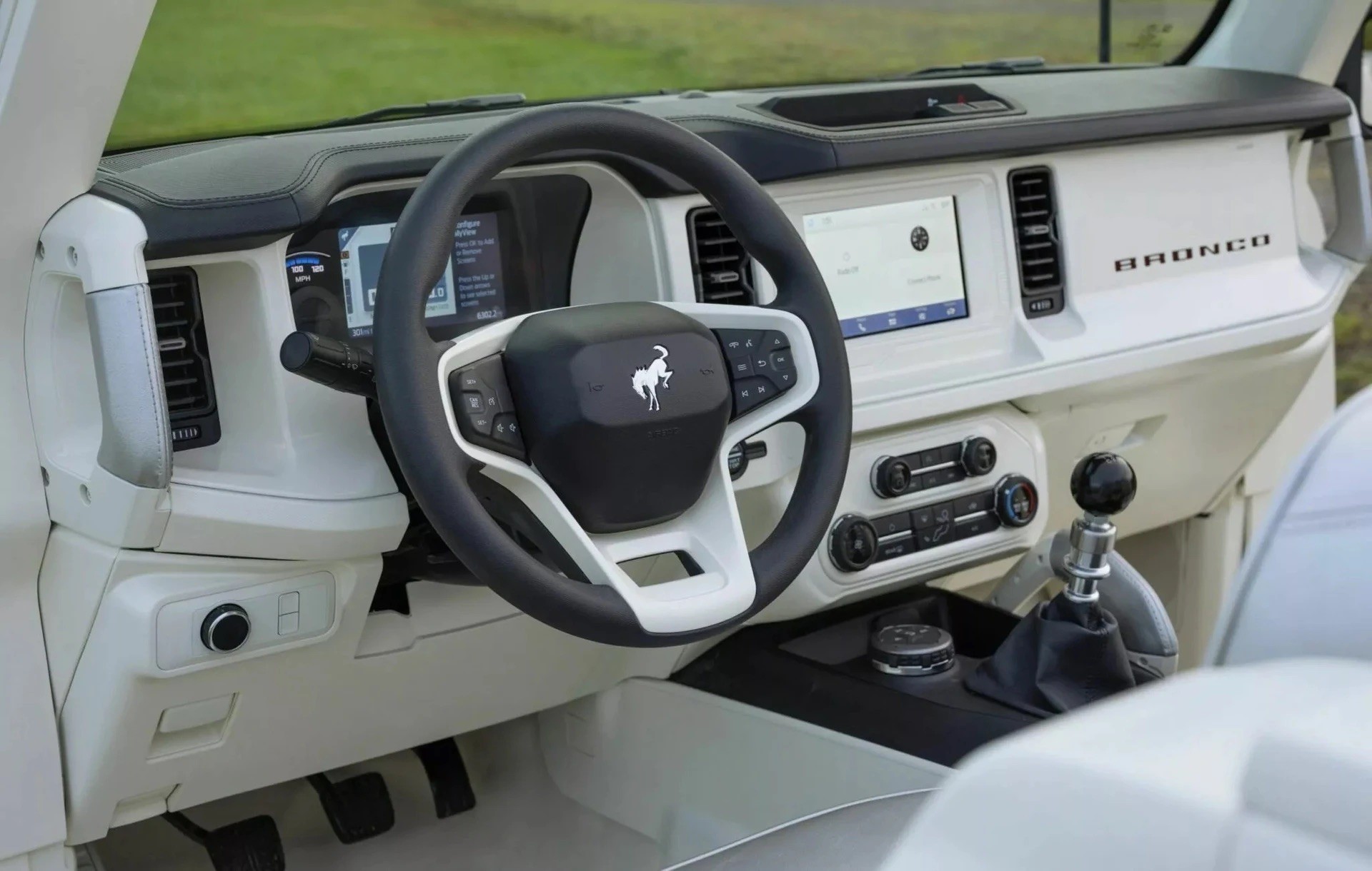 Ford Bronco được làm lại theo phong cách hoài cổ - 8