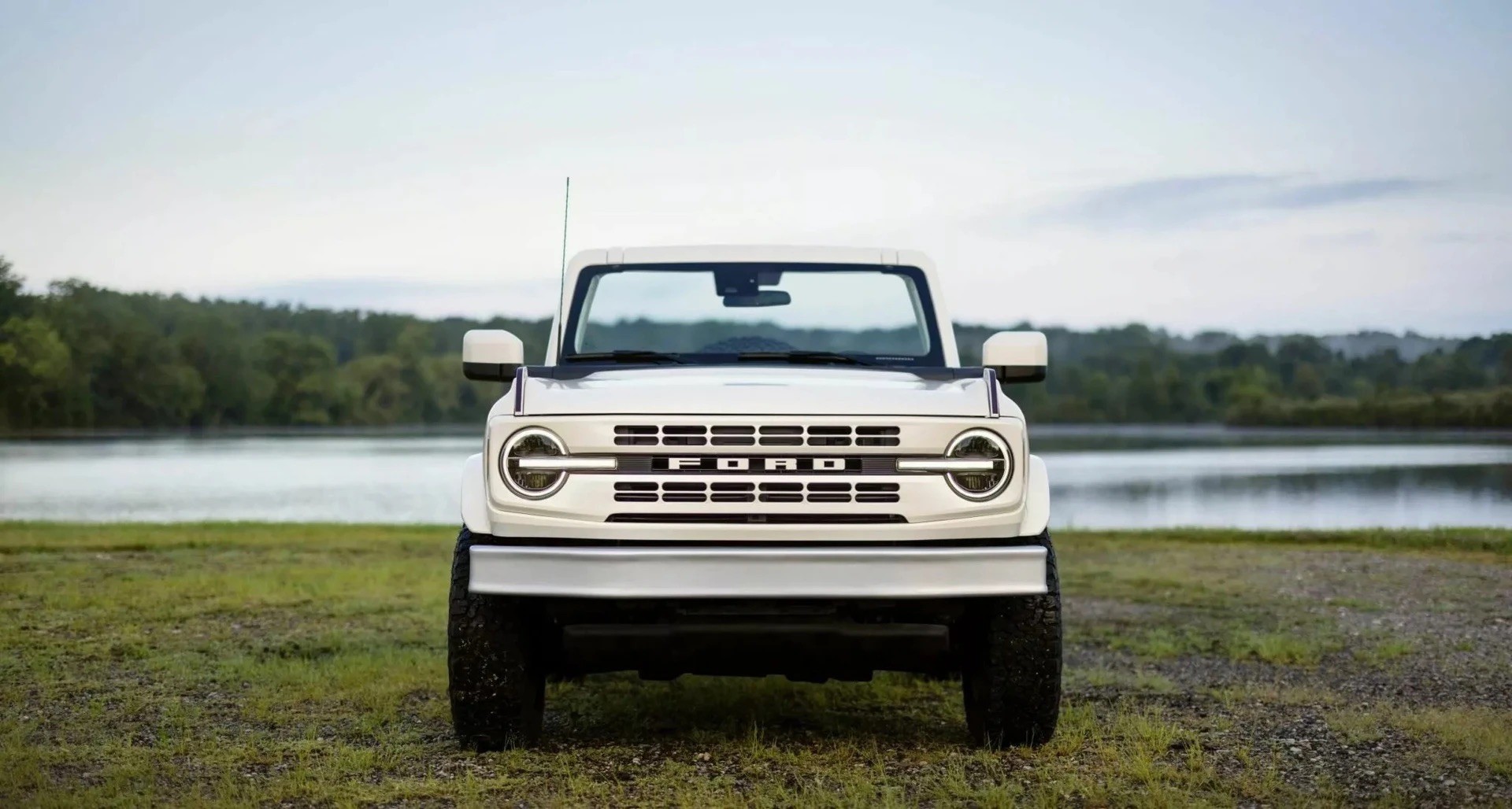 Ford Bronco được làm lại theo phong cách hoài cổ - 4
