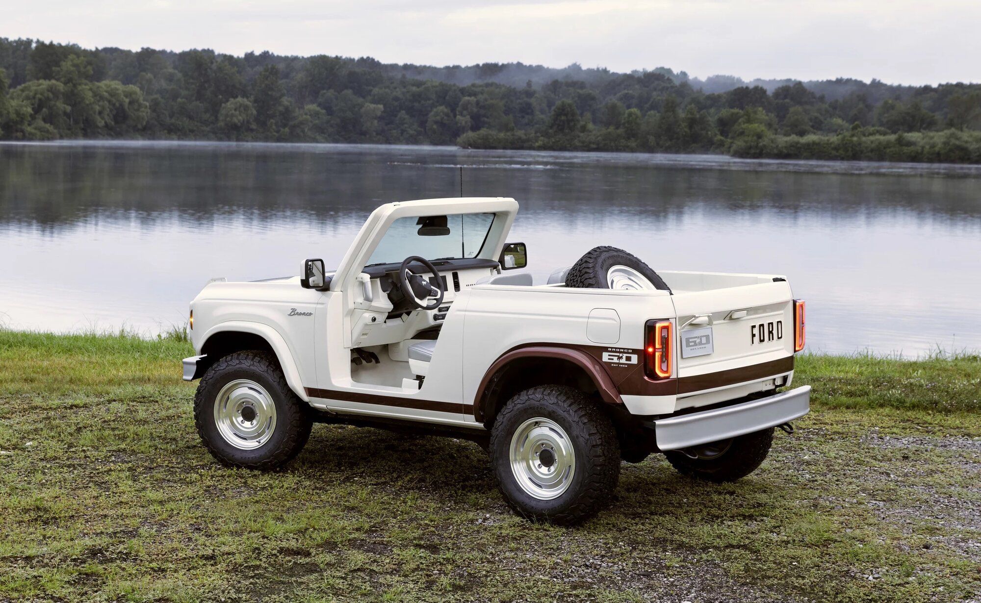 Ford Bronco được làm lại theo phong cách hoài cổ - 5