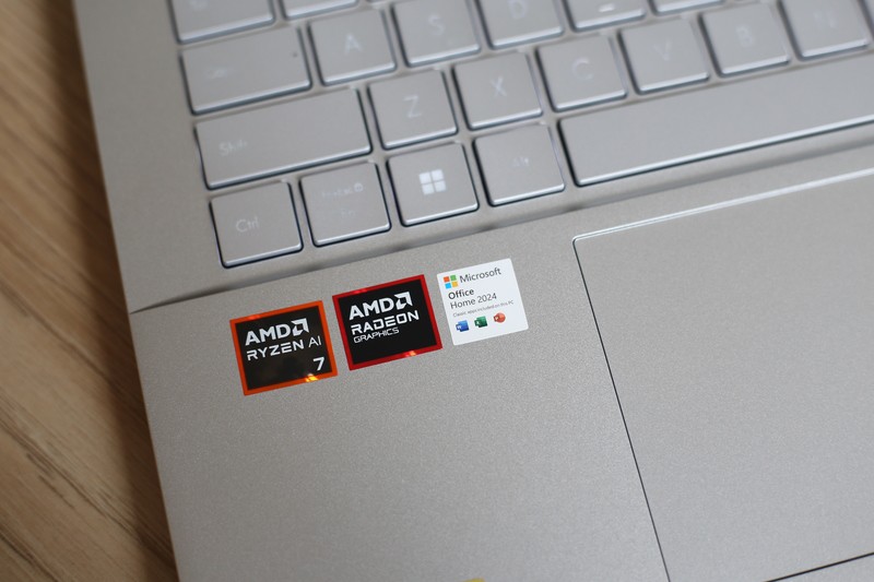 Bộ đôi laptop AI mỏng, nhẹ cho mùa tựu trường - 2