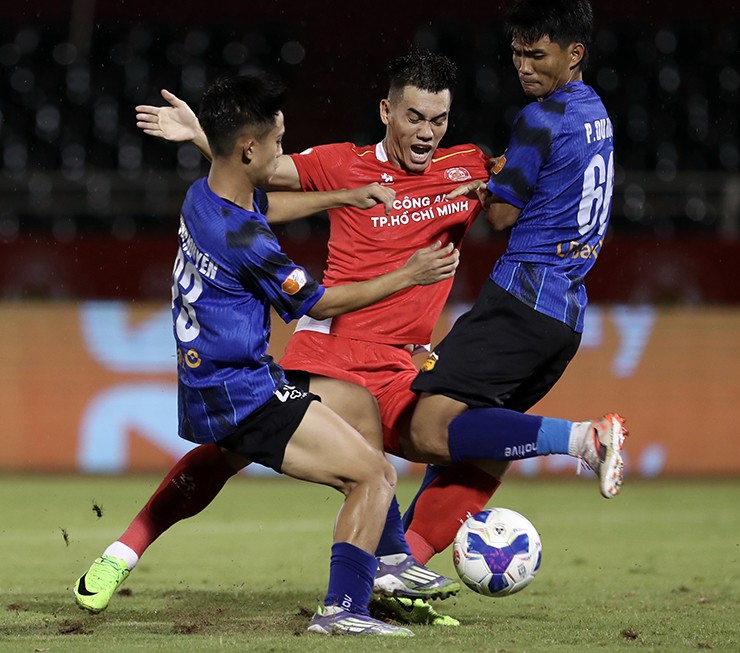 Tiến Linh không thể ghi bàn vào lưới HAGL tối 28/8.