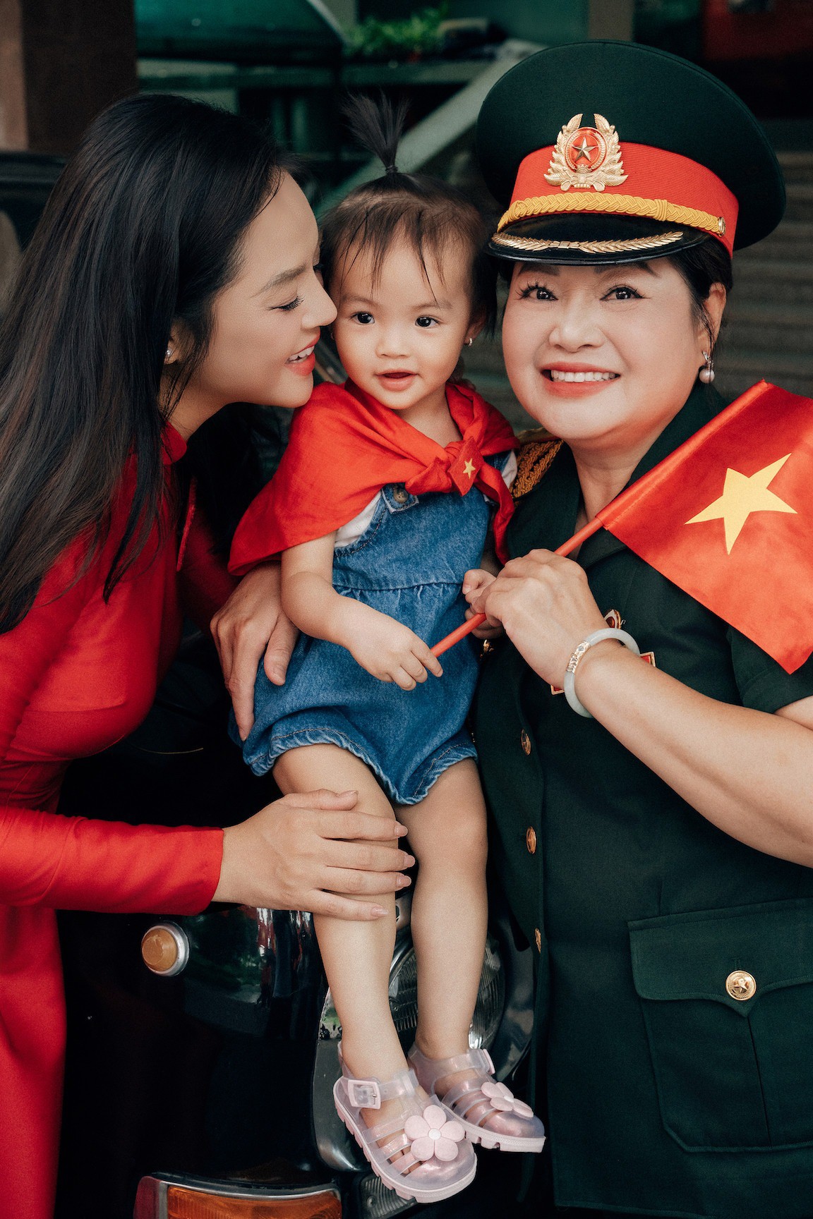Diễn viên Thu Quỳnh tiết lộ mẹ ruột là Thượng tá quân đội, 'sĩ đến hết đời' với A80 - 5