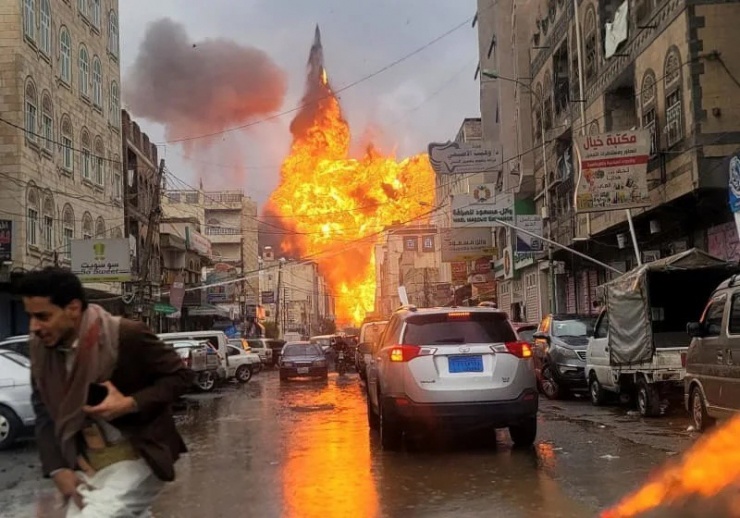 Israel không kích thủ đô của Yemen. Ảnh: Reuters
