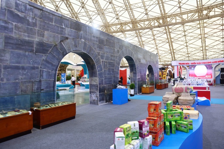 Những biểu tượng du lịch nổi tiếng của Việt Nam tại Triển lãm quốc gia - 15