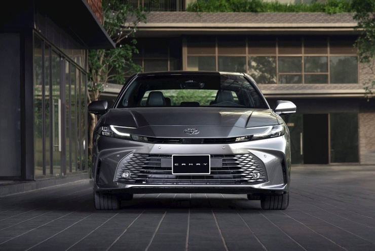 Toyota Việt Nam đã điều chỉnh lại giá xe Camry trên website, khởi điểm từ 1,220 tỷ đồng.