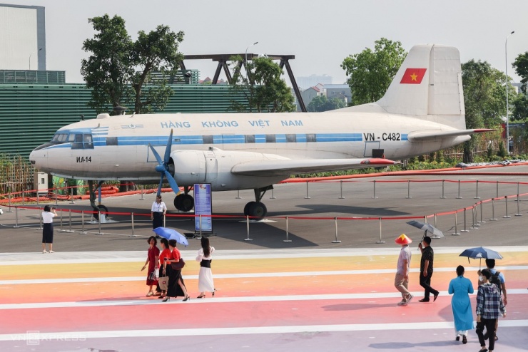 Trưng bày chuyên cơ chở Chủ tịch Hồ Chí Minh - 2
