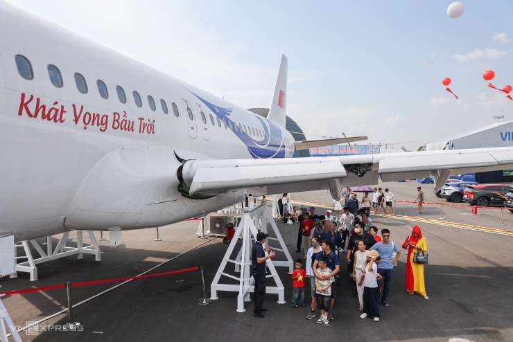 Trưng bày chuyên cơ chở Chủ tịch Hồ Chí Minh - 8