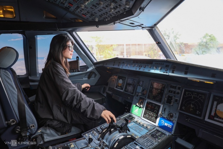 Trưng bày chuyên cơ chở Chủ tịch Hồ Chí Minh - 9