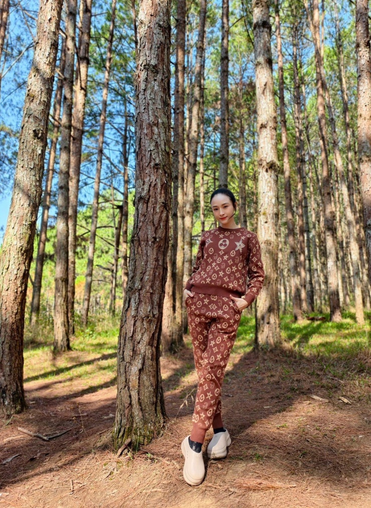 Thỉnh thoảng hoa hậu du lịch đó đây, gần gũi thiên nhiên, tìm lại cân bằng sau những ngày bận rộn.
