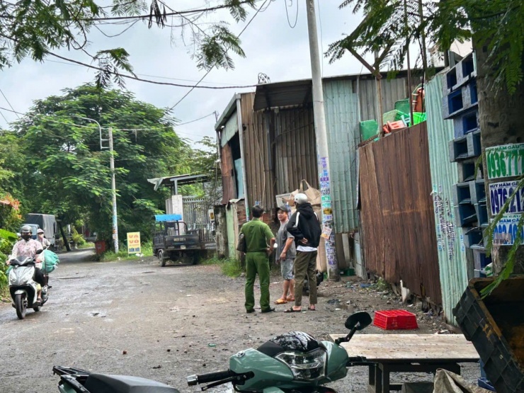 Lực lượng chức năng làm việc tại nơi xảy ra sự việc