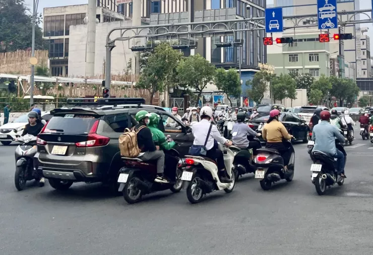 Việc kiểm định khí thải xe máy đang lưu hành nhằm thúc đẩy phát triển xe điện. Ảnh: THY NHUNG