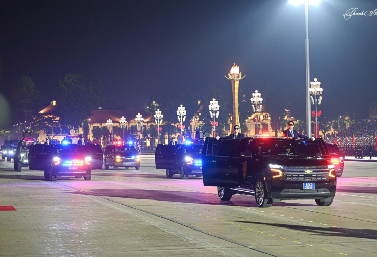 Cận cảnh dàn 'quái thú' chống đạn hộ tống, bảo vệ nguyên thủ tham gia diễu binh tại Đại lễ A80 - 3