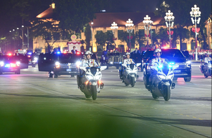 Cận cảnh dàn 'quái thú' chống đạn hộ tống, bảo vệ nguyên thủ tham gia diễu binh tại Đại lễ A80 - 6