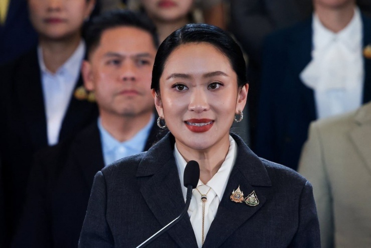 Bà Paetongtarn Shinawatra phát biểu trong một cuộc họp báo sau khi Tòa án Hiến pháp ra phán quyết cách chức bà ngày 29/8. (Ảnh: Reuters)