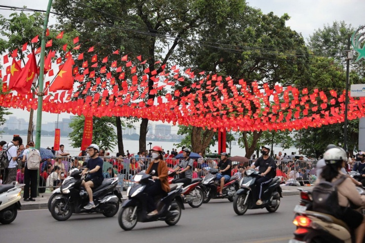 Nghìn người háo hức chờ đón Tổng duyệt diễu binh, diễu hành - 6