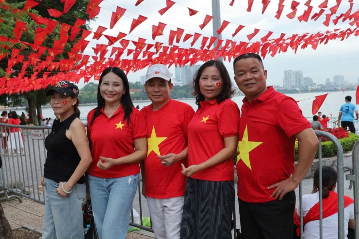 Nghìn người háo hức chờ đón Tổng duyệt diễu binh, diễu hành - 5