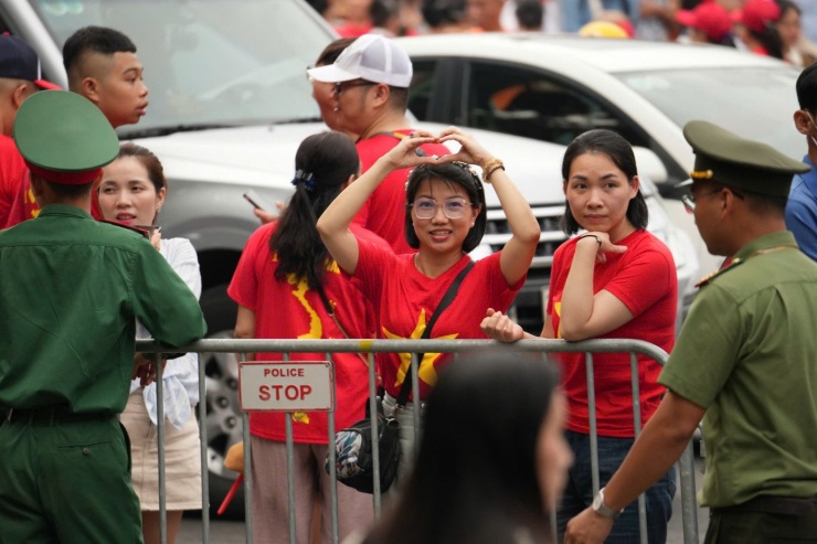 Nghìn người háo hức chờ đón Tổng duyệt diễu binh, diễu hành - 14