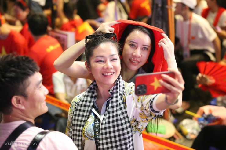 Thức xuyên đêm chờ xem tổng duyệt diễu binh - 21