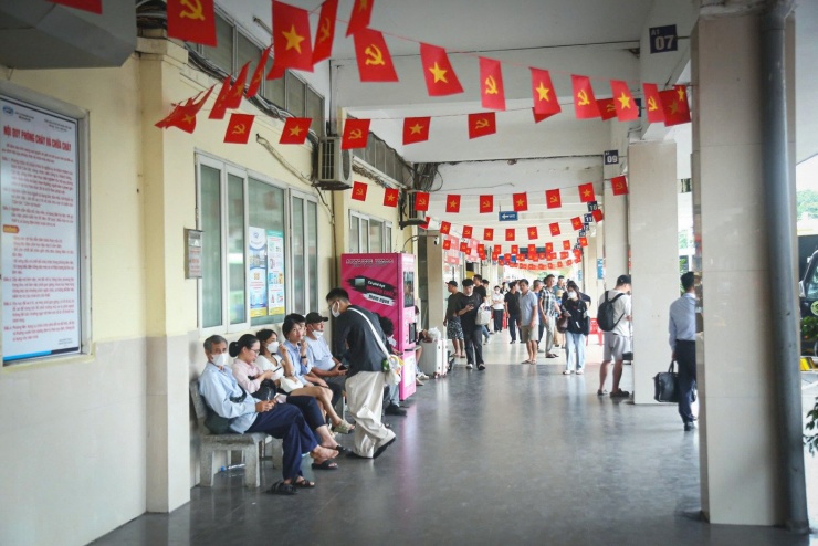 Dẫu vắng khách, các bến xe vẫn duy trì trực 24/24, sẵn sàng xử lý tình huống phát sinh.