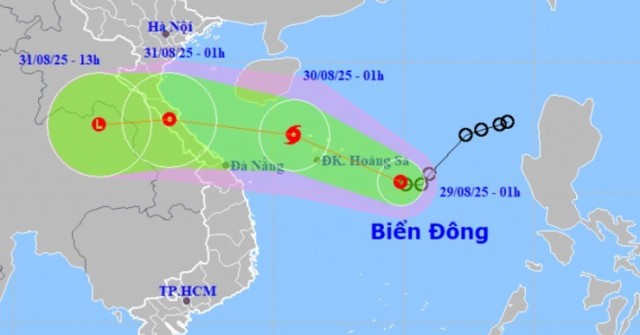 Áp thấp nhiệt đới tiến thẳng đất liền Trung Bộ