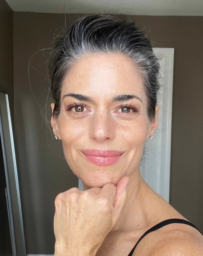 Ở tuổi 54, Juliana Spaven hiện là người mẫu tự do, KOL lĩnh vực sức khỏe, góp phần truyền cảm hứng cho nhiều phụ nữ.