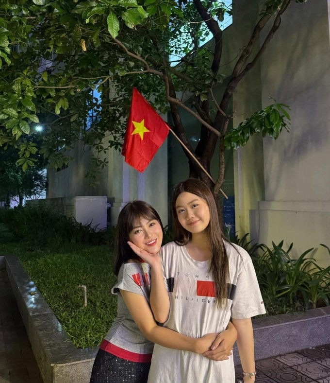 Diễn viên Thanh Hương khoe con gái học lớp 10 cao gần 1,7 m, luôn nói sẽ bảo vệ mẹ trong mọi hoàn cảnh.