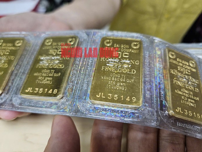 Giá vàng miếng SJC tăng tiếp vào sáng nay