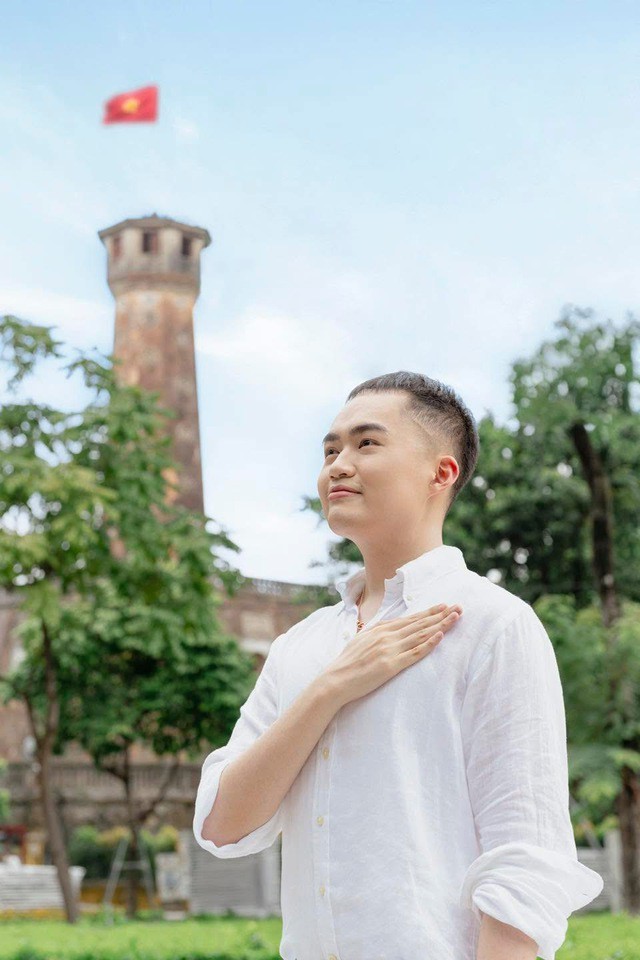 Nam Tiktoker Tina Thảo Thi được nhiều bạn trẻ yêu quý bởi vẻ ngoài duyên dáng, hoà đồng và vui tính.