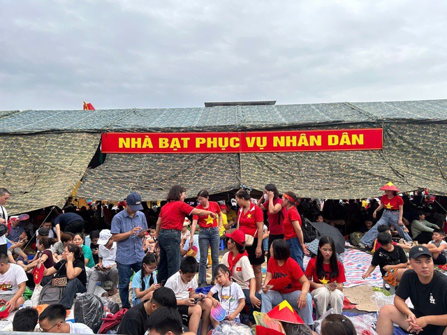 Khu vực nhà bạt phục vụ nhân dân trên đường Nguyễn Thái Học