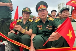 Tin tức trong ngày - Cựu chiến binh đến từ 7 giờ sáng 29-8, xúc động khi được ưu tiên vị trí "VIP" xem diễu binh