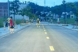 Tin tức trong ngày - Căng lưới chắn ngang đường chơi pickleball