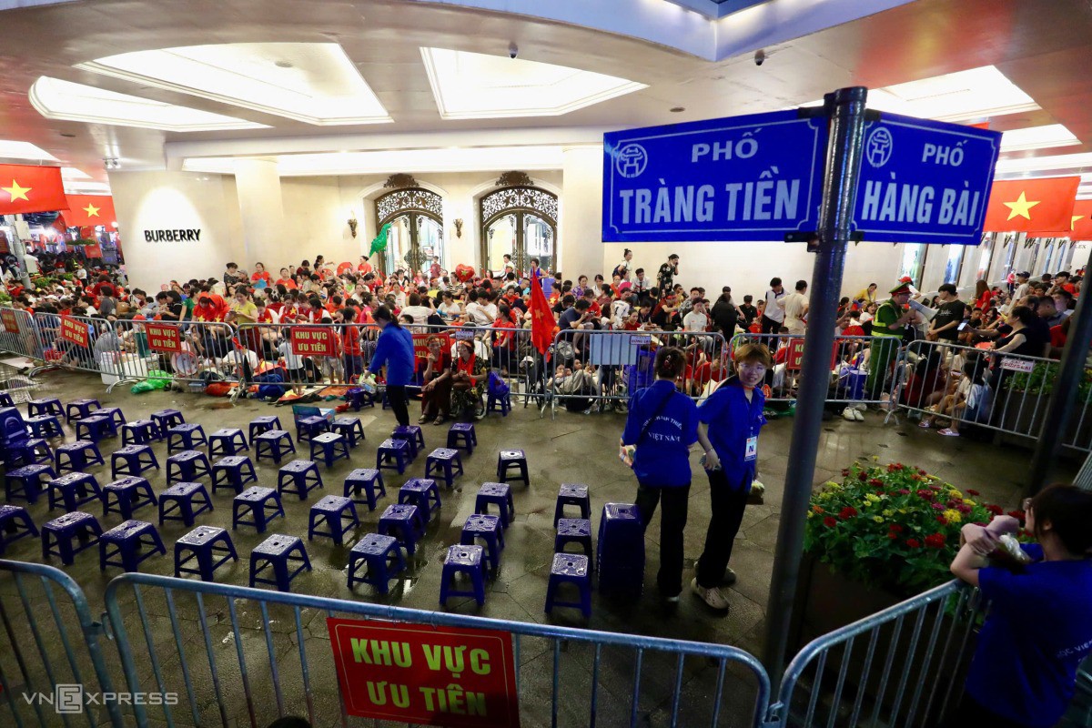 Khu vực ưu tiên ở góc Tràng Tiền - Hàng Bài. Ảnh: Hiếu Lương