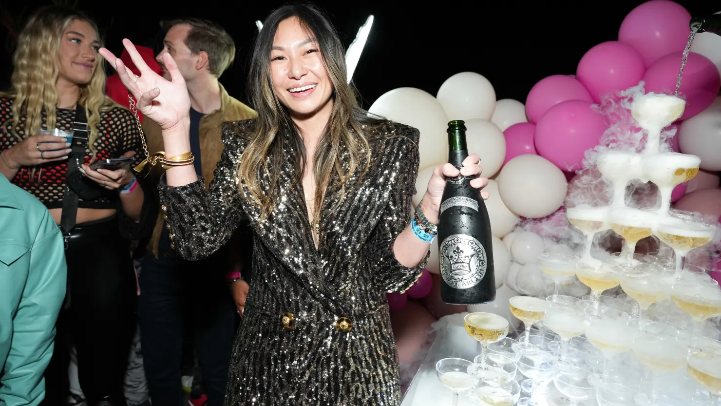 Lucy Guo tham dự bữa tiệc sinh nhật của cô mang tên ‘Lucypalooza’ vào năm 2023, do Le Bon Argent tổ chức cùng Floyd Mayweather.