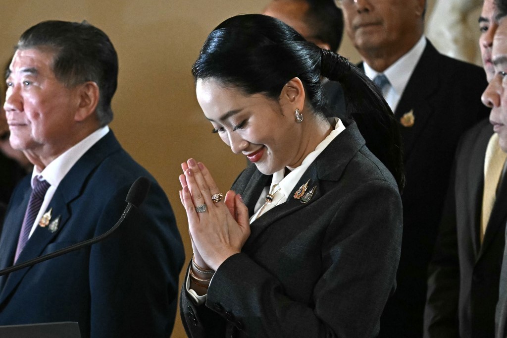 Bà Paetongtarn xuất hiện trước báo giới chiều 29/8. Ảnh: AFP