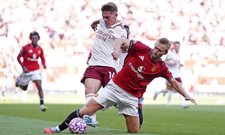 MU (áo đỏ) cần ngăn ngừa cuộc khủng hoảng