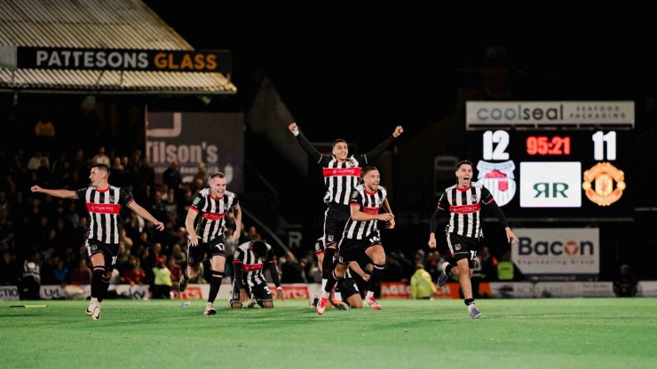MU chưa "hoàn hồn" sau trận thua sốc Grimsby Town