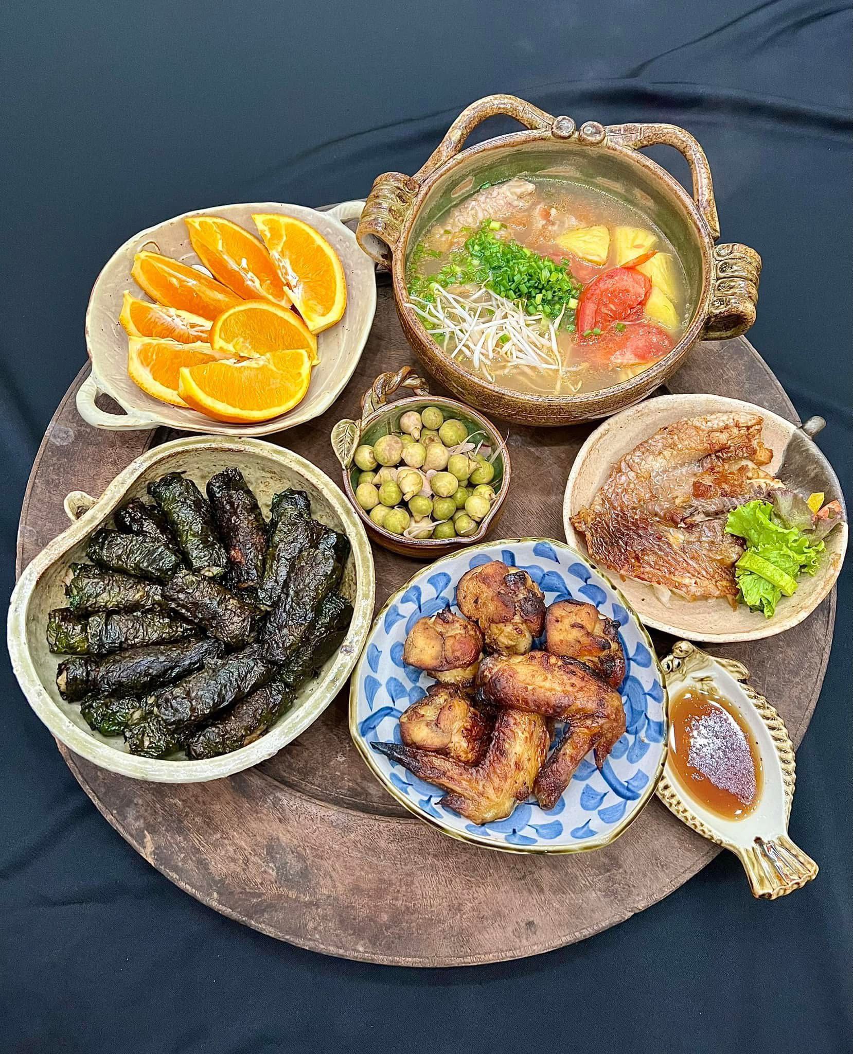 Chả lá lốt - Cánh gà nướng mật ong - Canh cá nấu chua&nbsp;