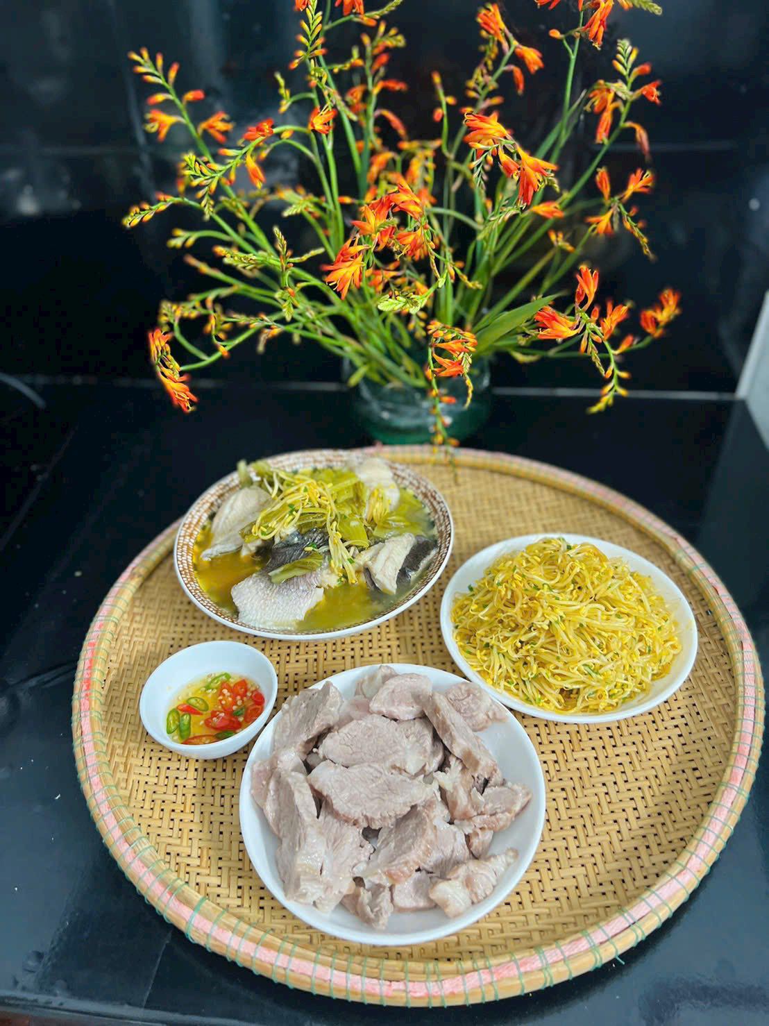 Nạc dăm hấp - Canh cải muối cá lóc - Giá xào