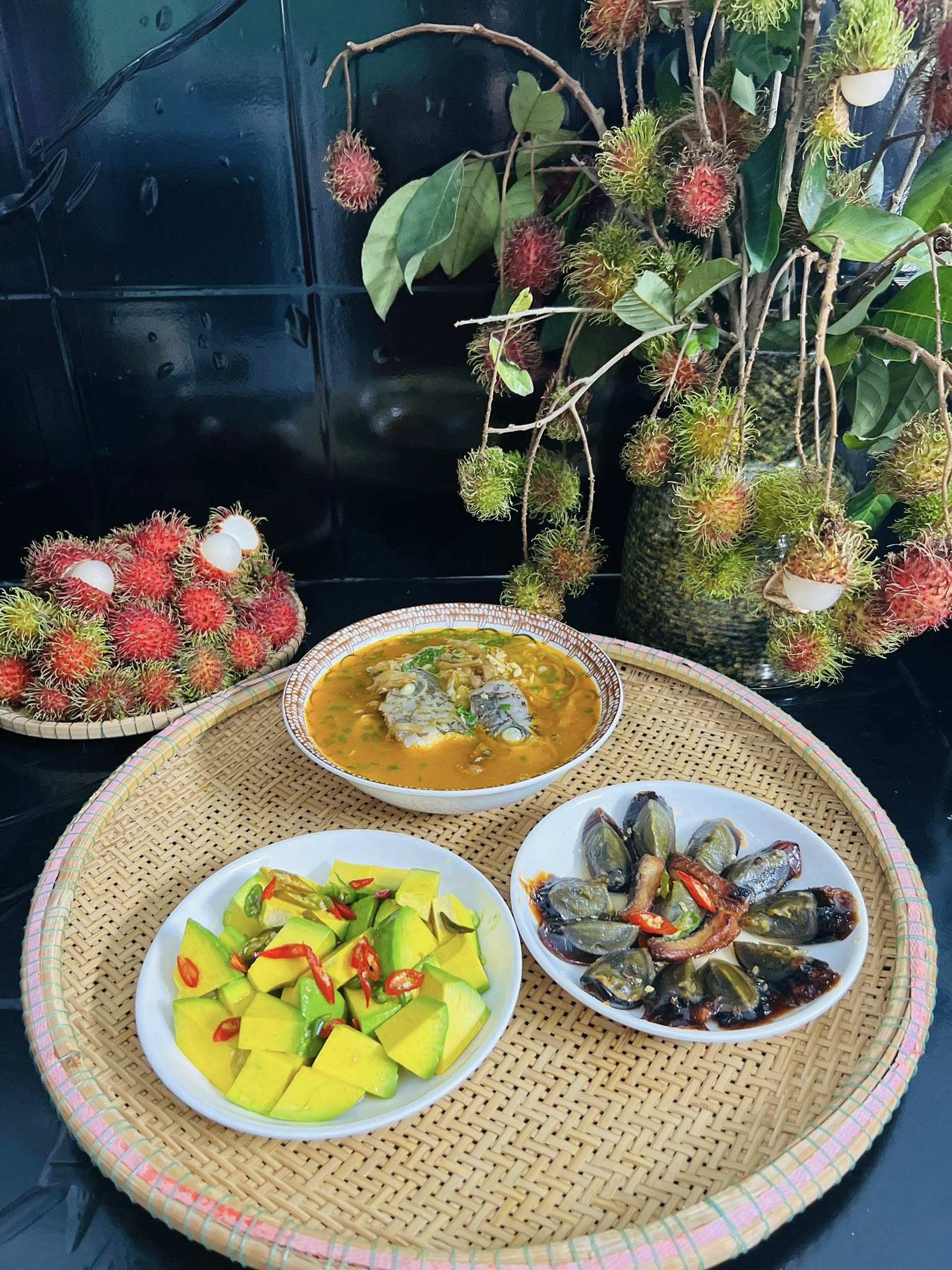 Trứng bắc thảo rưới mắm ớt - Bơ dầm mắm ớt - Canh bạc hà muối nấu cá - Chôm chôm