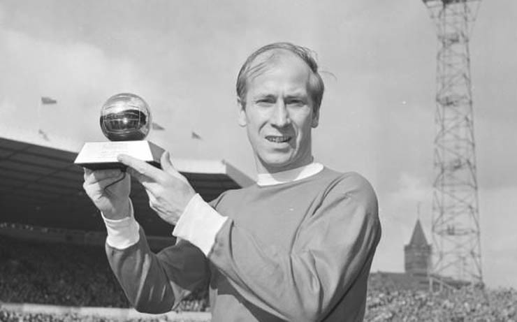 Bobby Charlton là 1 trong những người xuất sắc nhất trưởng thành từ lò đào tạo của MU