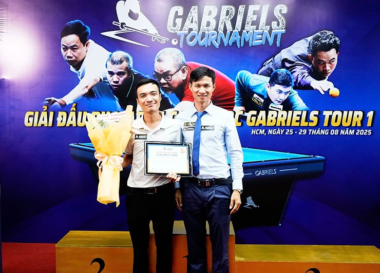 Quốc Thích nhận hạng Ba kèm giải thưởng Best Game