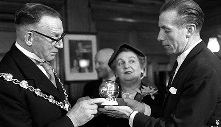 Matthews nhận vinh quang ở độ tuổi khó ngờ