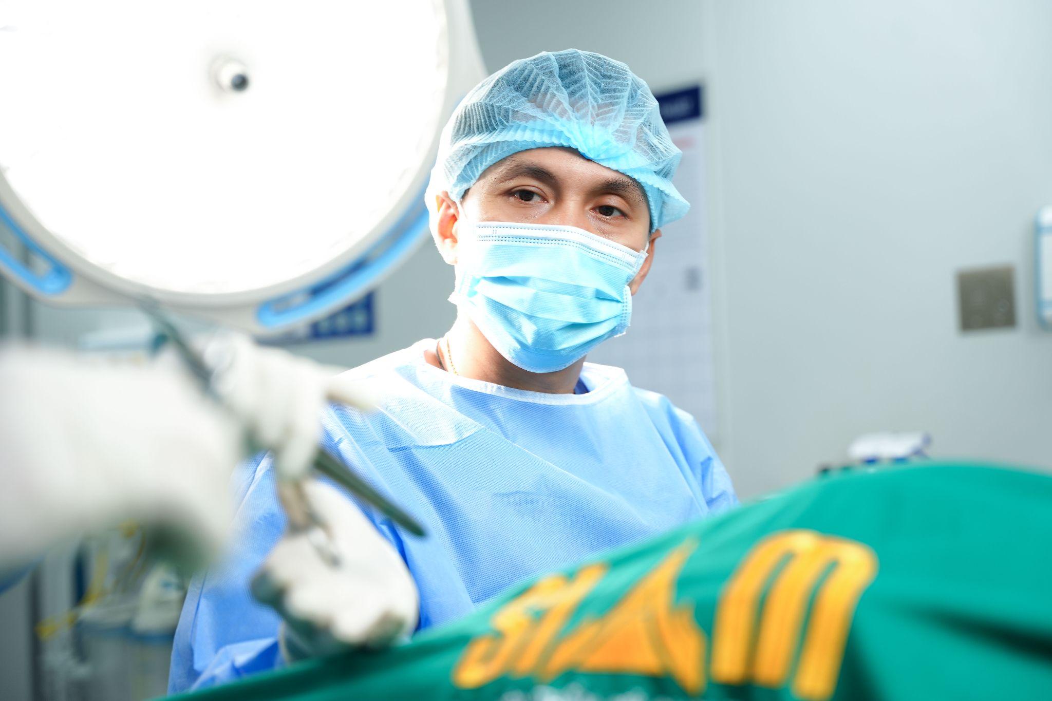 Dr. Lukas - Chuyên gia hàng đầu trẻ hóa Tiểu Eva và hồi sinh vẻ đẹp thầm kín cho phụ nữ