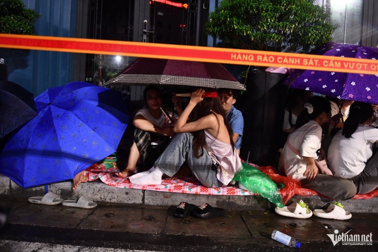 Những giấc ngủ vội chờ xem tổng duyệt diễu binh trên vỉa hè Hà Nội - 1