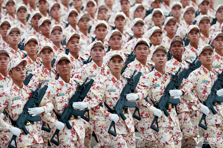 Khối nam sĩ quan An ninh Mạng và Phòng, chống Tội phạm Sử dụng Công nghệ Cao. Ảnh: Phạm Hải