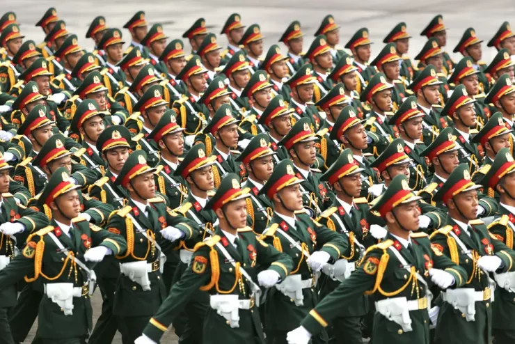 Khối Sĩ quan Lục quân tham gia tổng duyệt diễu binh, đây là lực lượng nòng cốt chỉ huy, tham mưu và trực tiếp chiến đấu. Trải qua các cuộc kháng chiến, lớp lớp các thế hệ Sĩ quan Lục quân đã có mặt trên khắp các chiến trường thể hiện bản lĩnh vững vàng, kiên cường, mưu lược, lập nhiều chiến công xuất sắc. Ảnh: HOÀNG GIANG